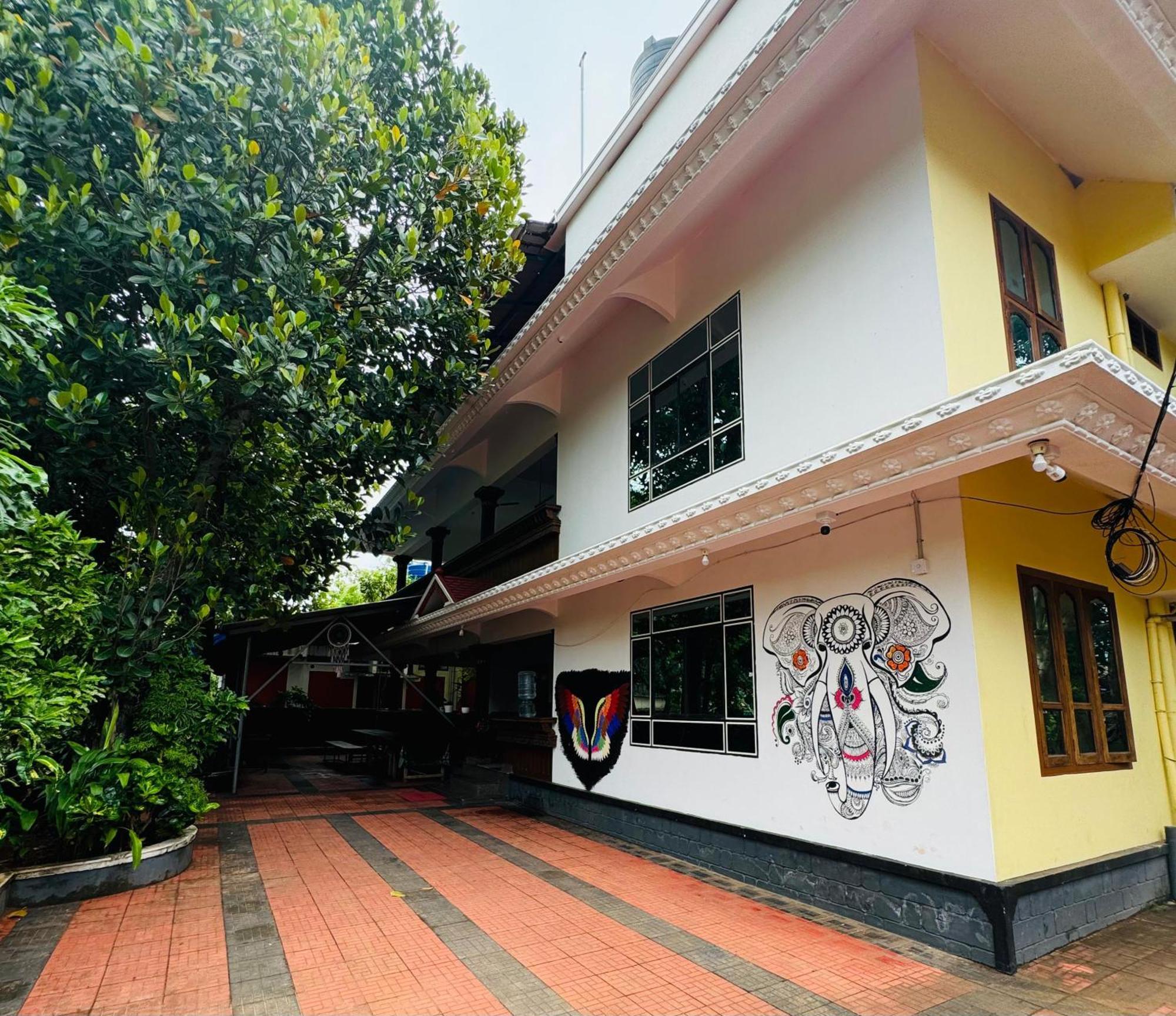 The Lungi Vibe Bed & Breakfast Varkala Exterior photo